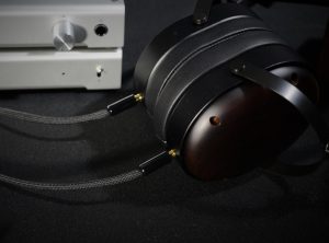 Dual 2.5mm Emotiva Monoprice Verum Hifiman Headphone Cable Connectors - Inserted