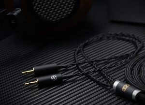 Dual 2.5mm Headphone Cable Emotiva Monoprice Verum Hifiman Headphone Cable Connectors - Close Up